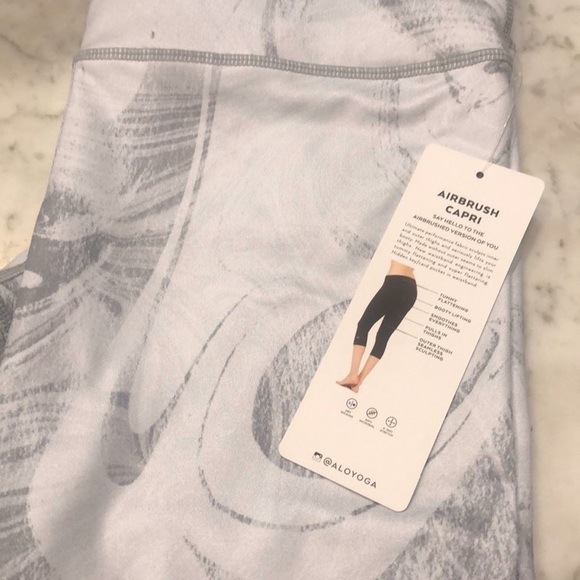 🆕 ALO yoga Airbrush Capri leggings SIZE SMALL - Picture 5 of 7